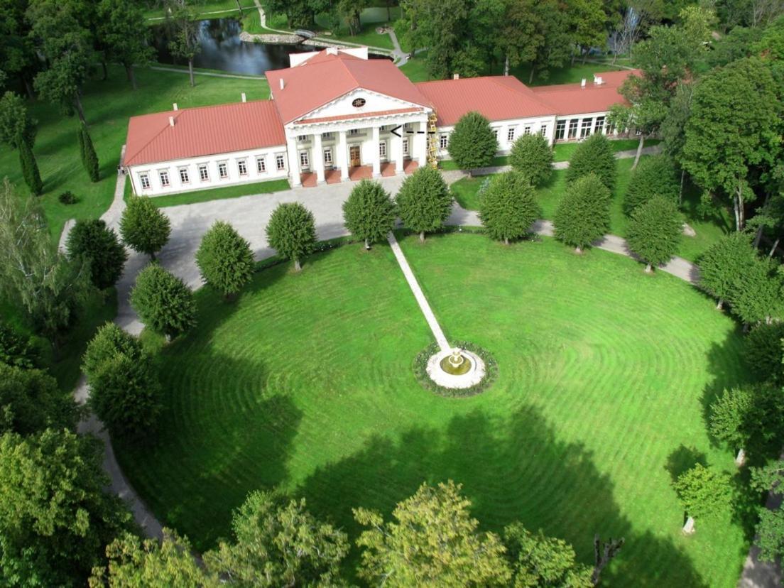 Taujenu Dvaro Sveciu Namai Towiany Exteriér fotografie