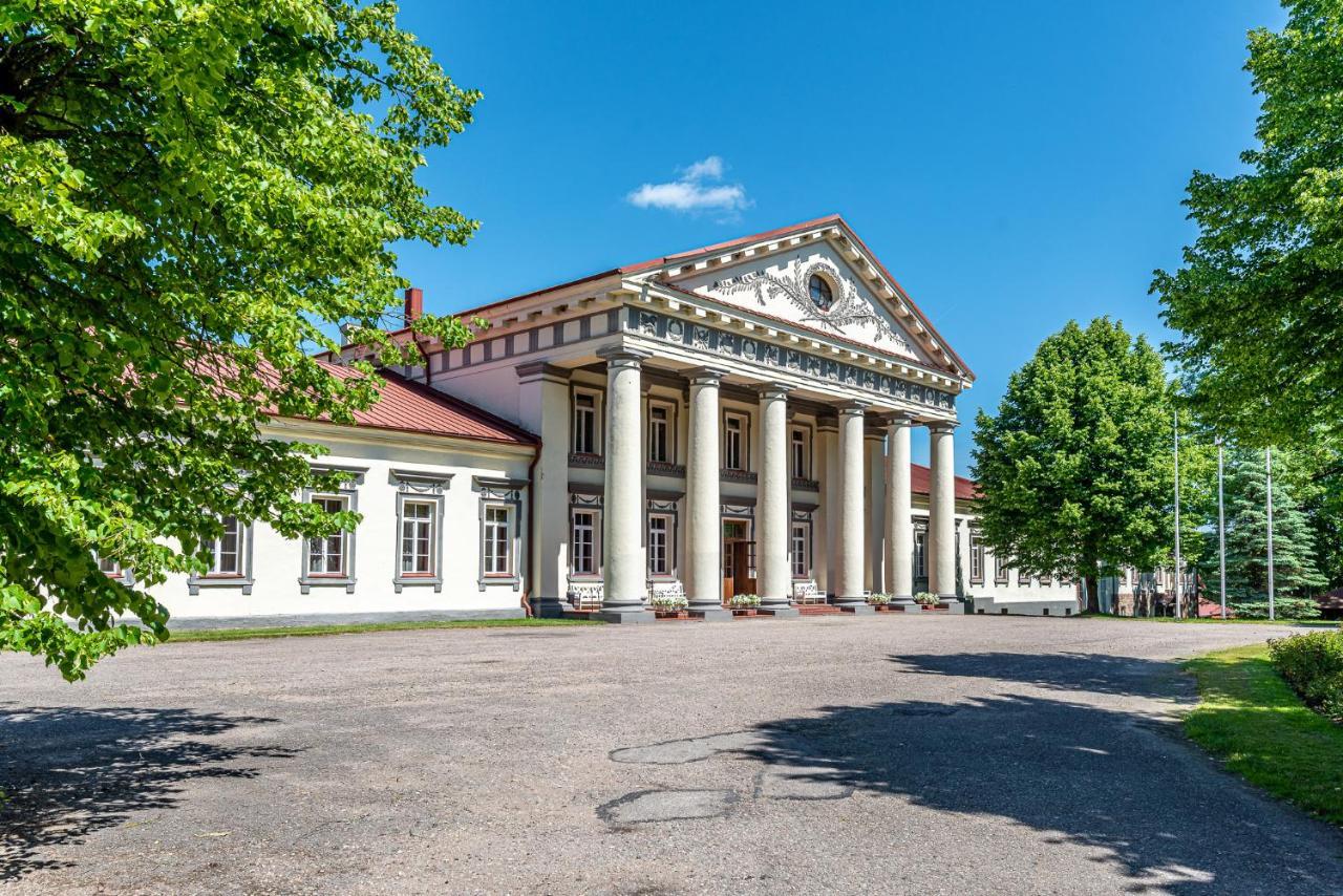 Taujenu Dvaro Sveciu Namai Towiany Exteriér fotografie