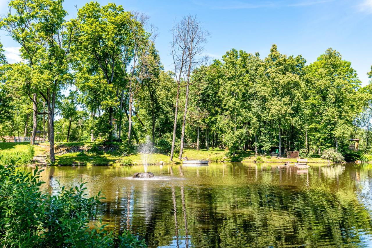 Taujenu Dvaro Sveciu Namai Towiany Exteriér fotografie