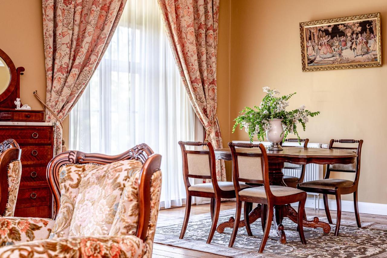 Taujenu Dvaro Sveciu Namai Towiany Exteriér fotografie