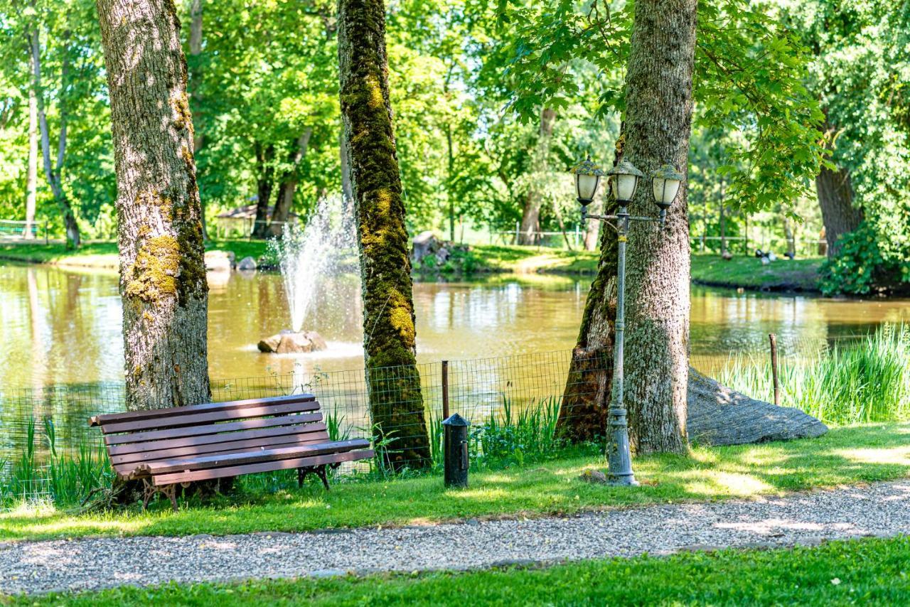 Taujenu Dvaro Sveciu Namai Towiany Exteriér fotografie