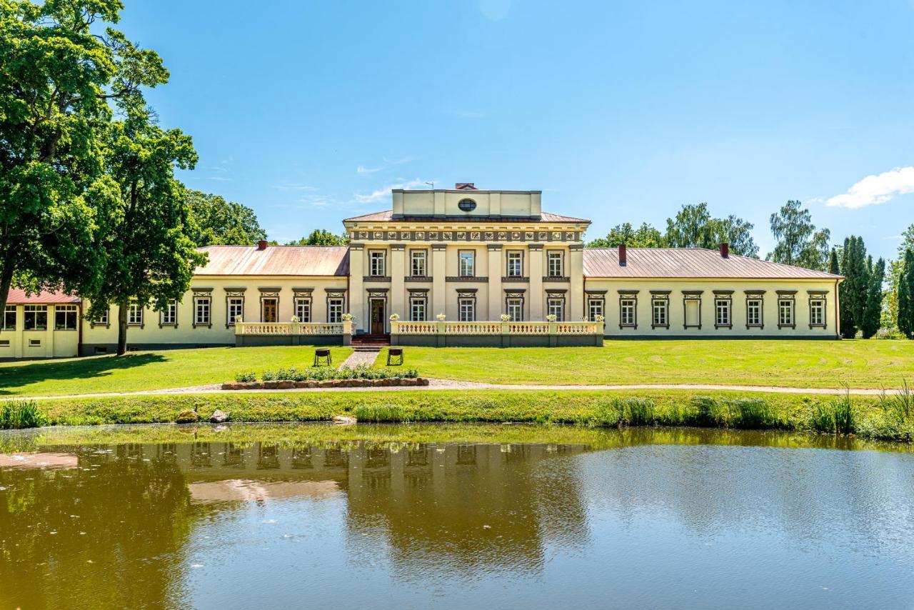 Taujenu Dvaro Sveciu Namai Towiany Exteriér fotografie